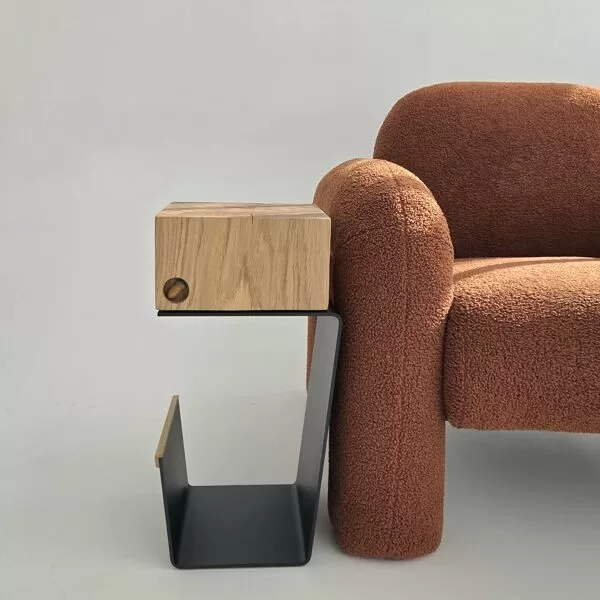 Minimalistini šoninis staliukas. Nr.14
