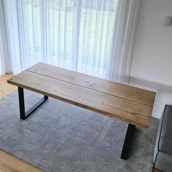 ĄŽUOLINIS VALGOMOJO STALAS